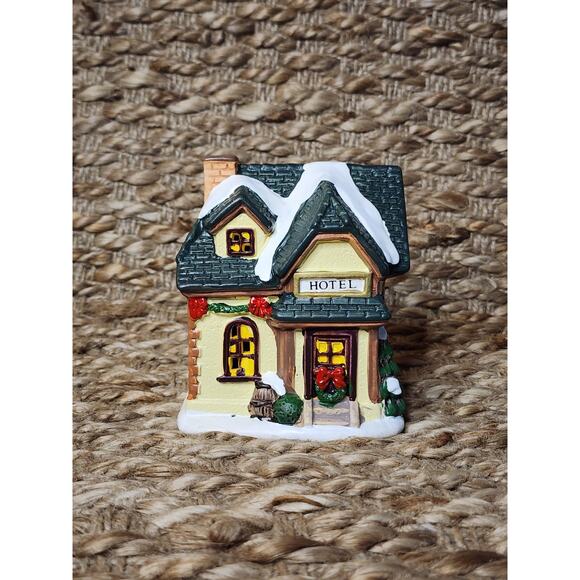 Vintage Miniature Christmas Holiday Village Hotel House Ceramic - Picture 1 of 8
